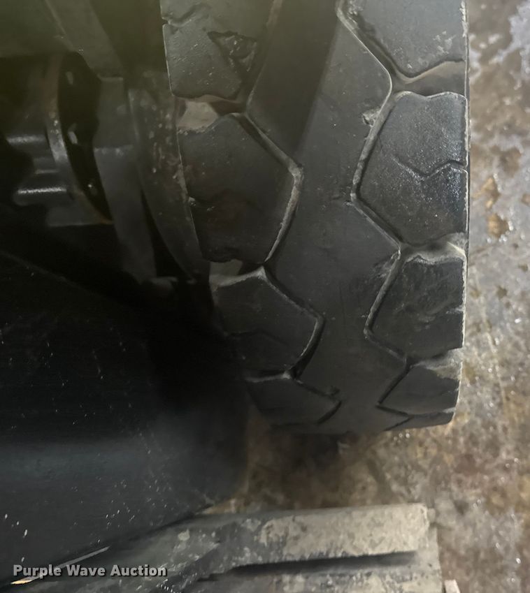 image for item EG1788 1999 Hyster H50XM forklift