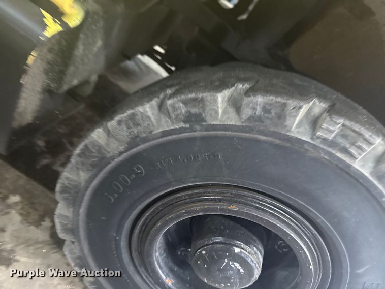 image for item EG1788 1999 Hyster H50XM forklift