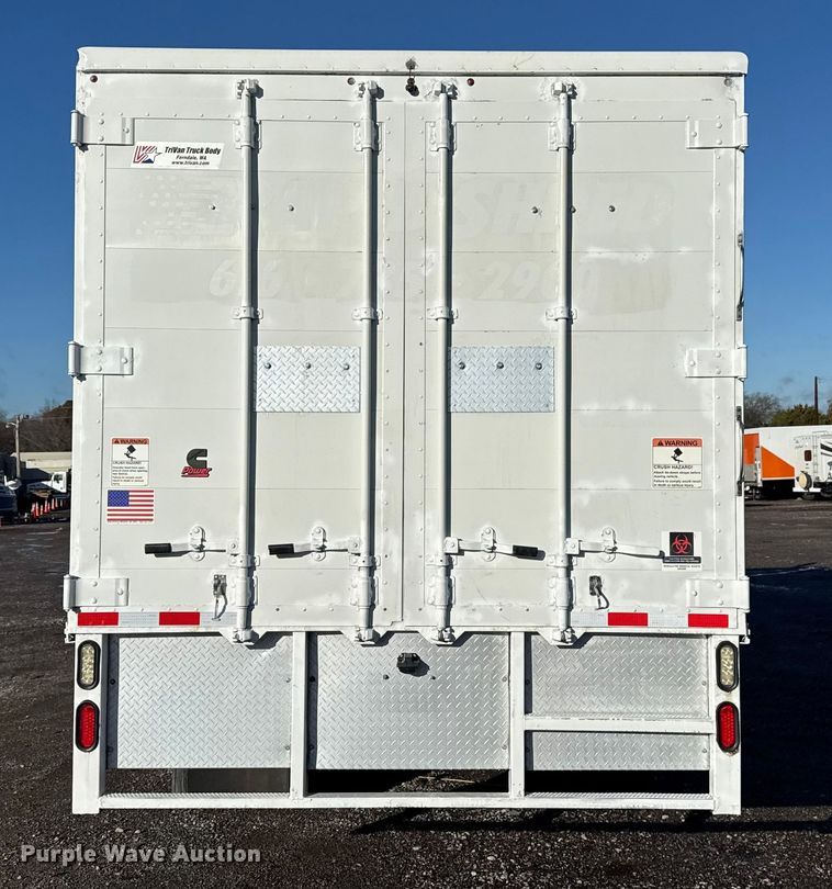 image for item EG1791 2014 Peterbilt 337 box truck