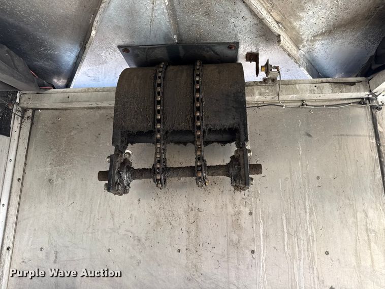 image for item EG1791 2014 Peterbilt 337 box truck