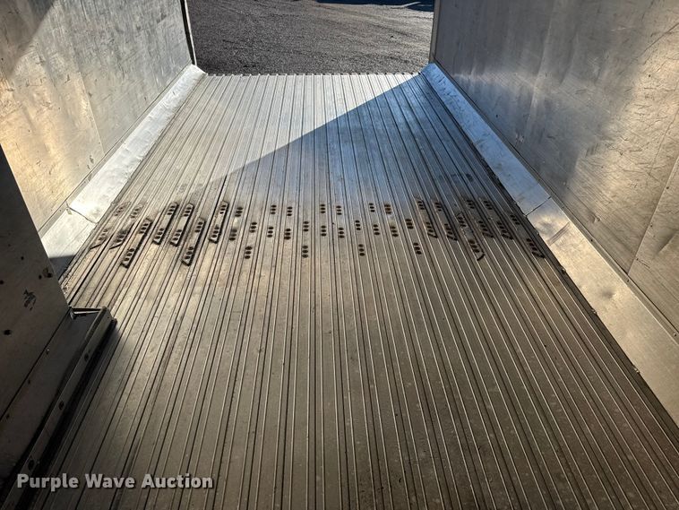 image for item EG1791 2014 Peterbilt 337 box truck