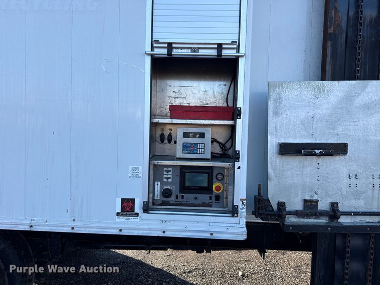 image for item EG1791 2014 Peterbilt 337 box truck