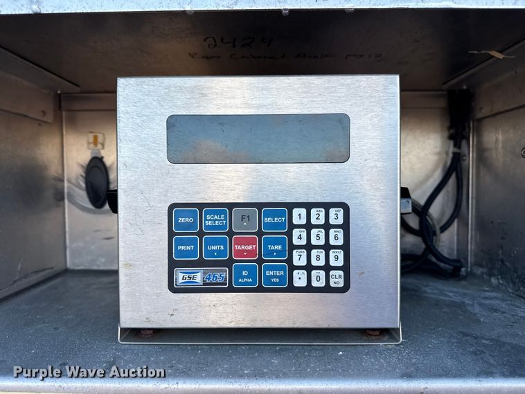 image for item EG1791 2014 Peterbilt 337 box truck