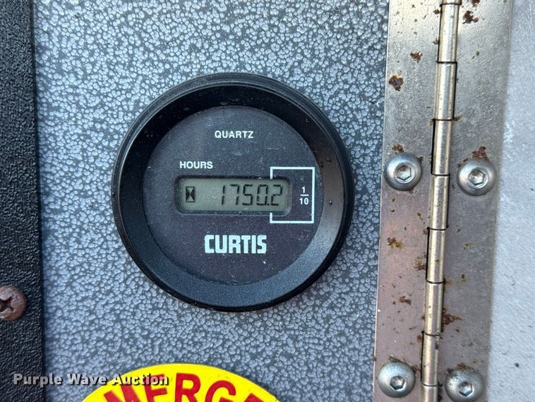 image for item EG1791 2014 Peterbilt 337 box truck