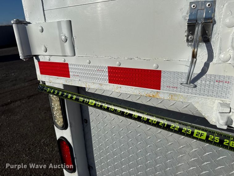 image for item EG1791 2014 Peterbilt 337 box truck