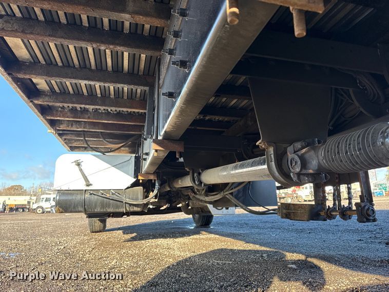 image for item EG1791 2014 Peterbilt 337 box truck