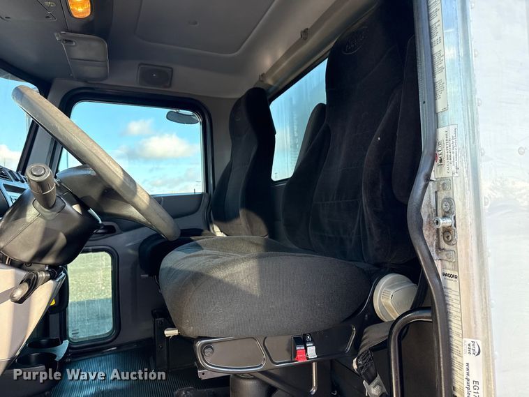 image for item EG1791 2014 Peterbilt 337 box truck