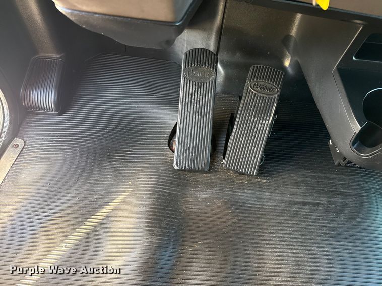 image for item EG1791 2014 Peterbilt 337 box truck