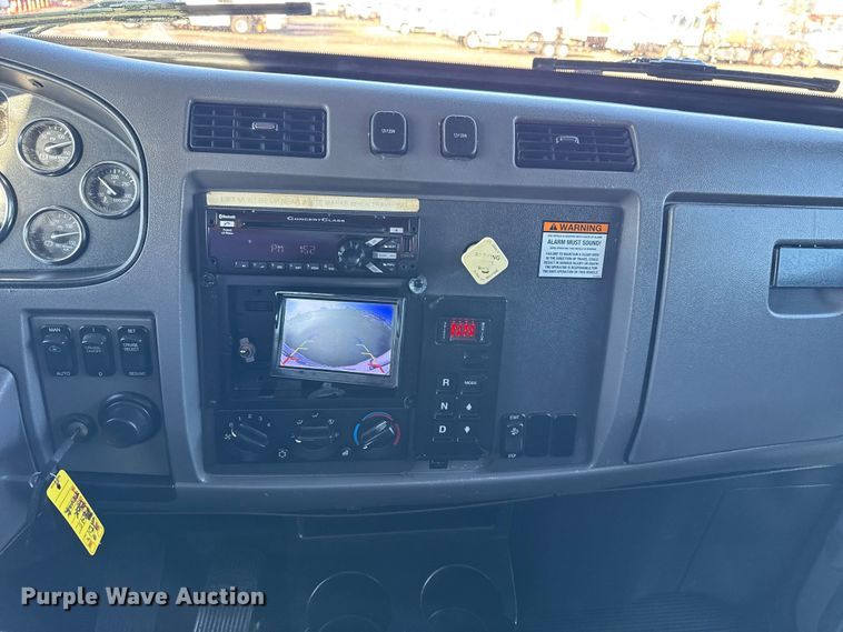 image for item EG1791 2014 Peterbilt 337 box truck