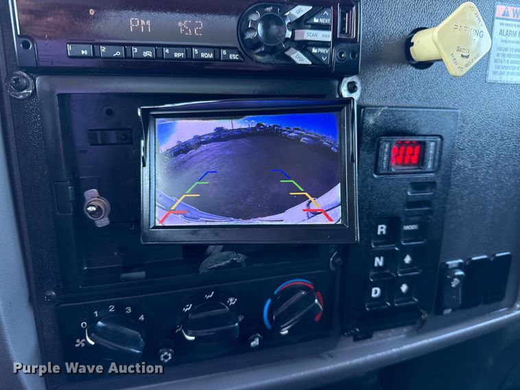 image for item EG1791 2014 Peterbilt 337 box truck