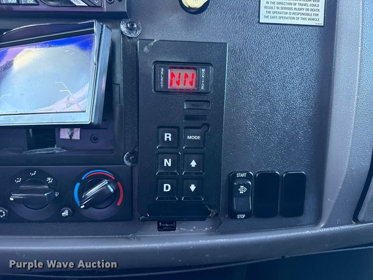 image for item EG1791 2014 Peterbilt 337 box truck