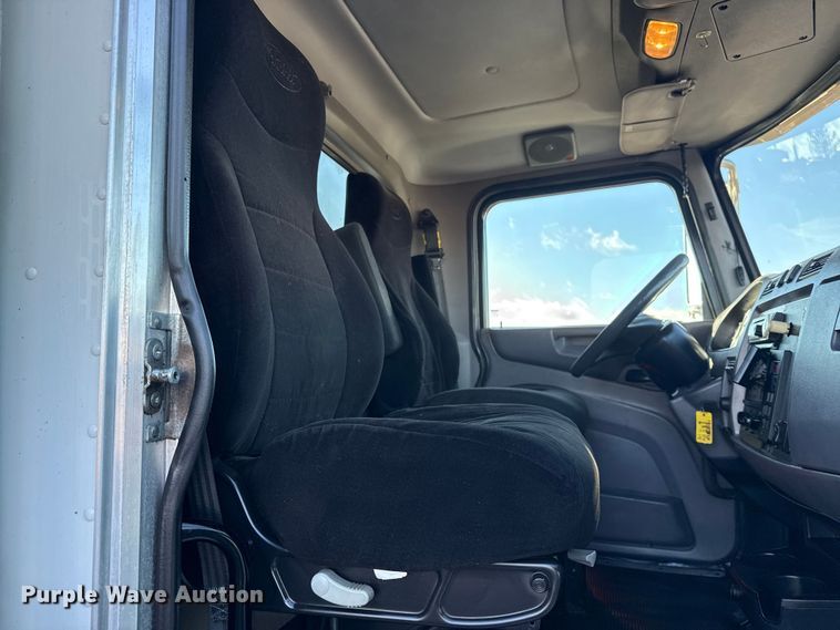 image for item EG1791 2014 Peterbilt 337 box truck