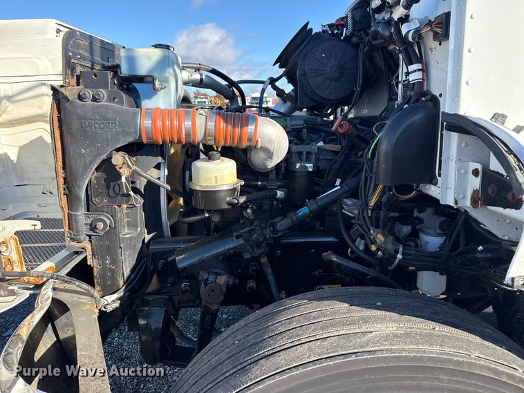 image for item EG1791 2014 Peterbilt 337 box truck