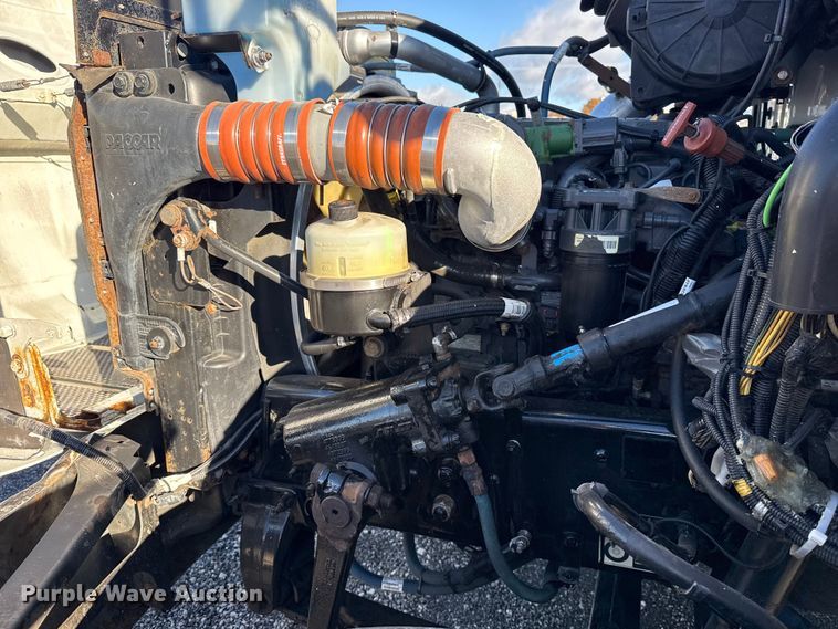 image for item EG1791 2014 Peterbilt 337 box truck