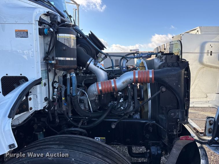 image for item EG1791 2014 Peterbilt 337 box truck