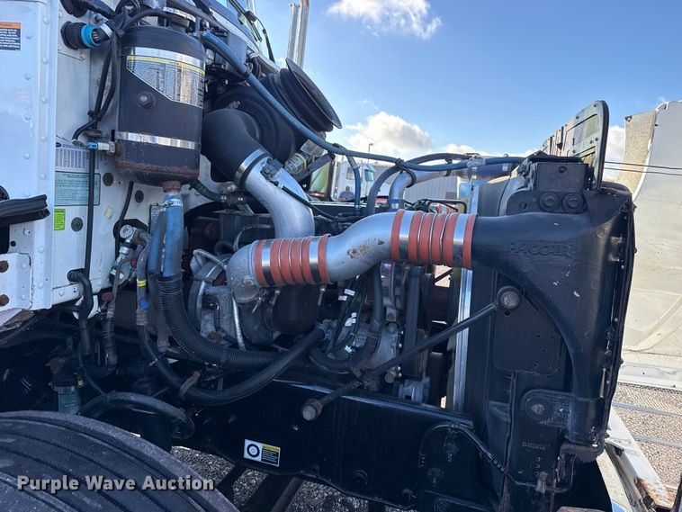 image for item EG1791 2014 Peterbilt 337 box truck