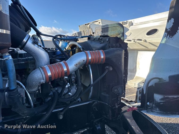 image for item EG1791 2014 Peterbilt 337 box truck