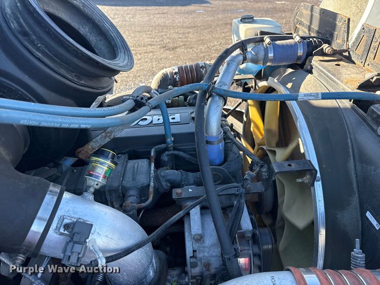 image for item EG1791 2014 Peterbilt 337 box truck