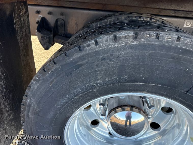 image for item EG1791 2014 Peterbilt 337 box truck