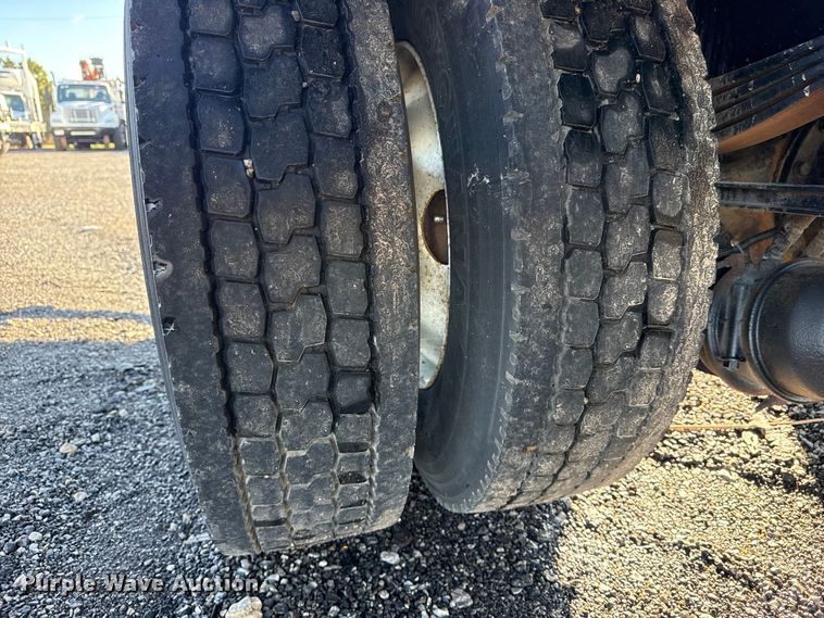 image for item EG1791 2014 Peterbilt 337 box truck