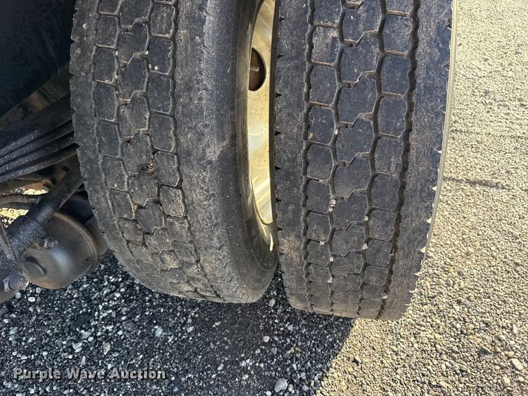 image for item EG1791 2014 Peterbilt 337 box truck