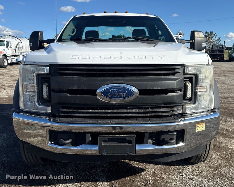 image for item EG1799 2017 Ford F550 Super Duty XL pickup truck cab and chassis