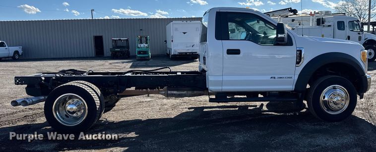 image for item EG1799 2017 Ford F550 Super Duty XL pickup truck cab and chassis