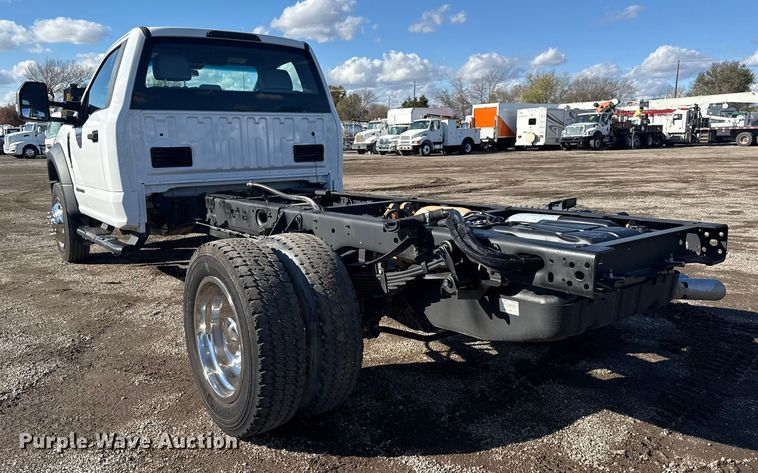 image for item EG1799 2017 Ford F550 Super Duty XL pickup truck cab and chassis