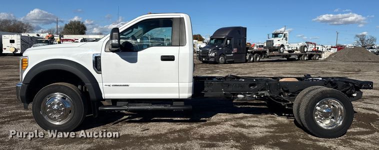 image for item EG1799 2017 Ford F550 Super Duty XL pickup truck cab and chassis