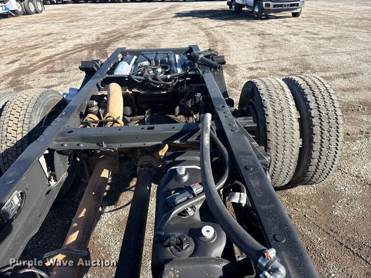 image for item EG1799 2017 Ford F550 Super Duty XL pickup truck cab and chassis