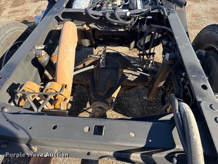 image for item EG1799 2017 Ford F550 Super Duty XL pickup truck cab and chassis