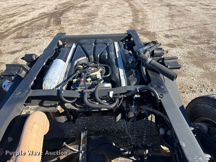 image for item EG1799 2017 Ford F550 Super Duty XL pickup truck cab and chassis