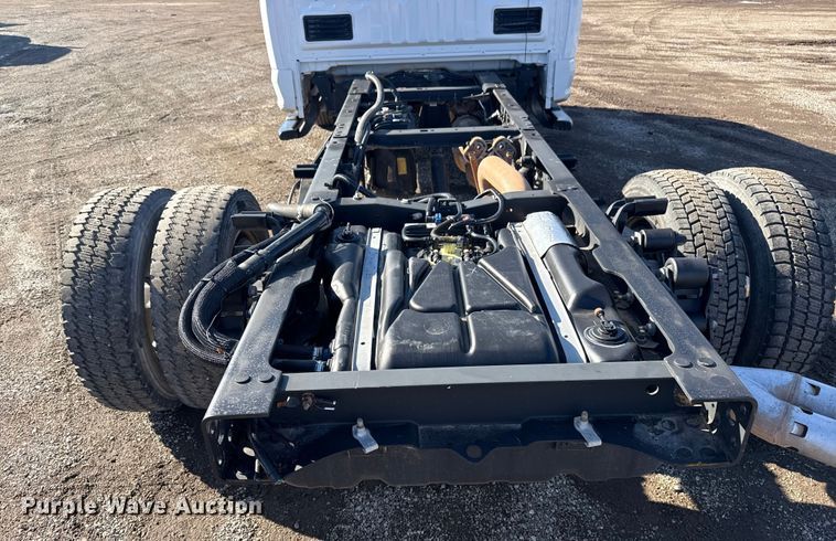 image for item EG1799 2017 Ford F550 Super Duty XL pickup truck cab and chassis