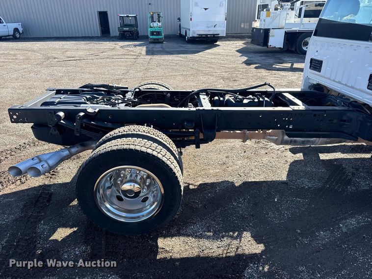 image for item EG1799 2017 Ford F550 Super Duty XL pickup truck cab and chassis