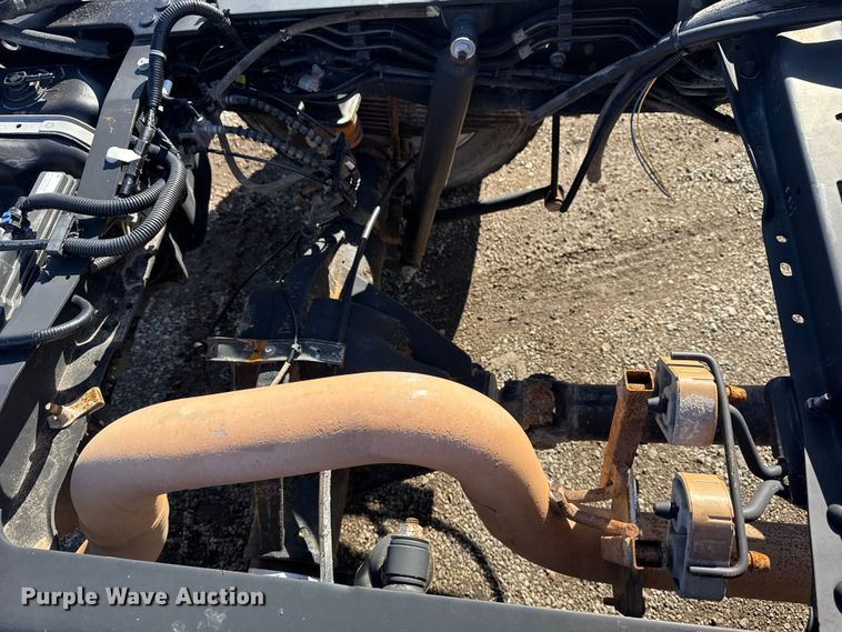 image for item EG1799 2017 Ford F550 Super Duty XL pickup truck cab and chassis