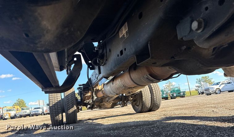 image for item EG1799 2017 Ford F550 Super Duty XL pickup truck cab and chassis