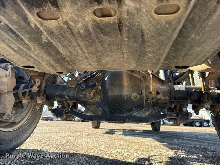 image for item EG1799 2017 Ford F550 Super Duty XL pickup truck cab and chassis