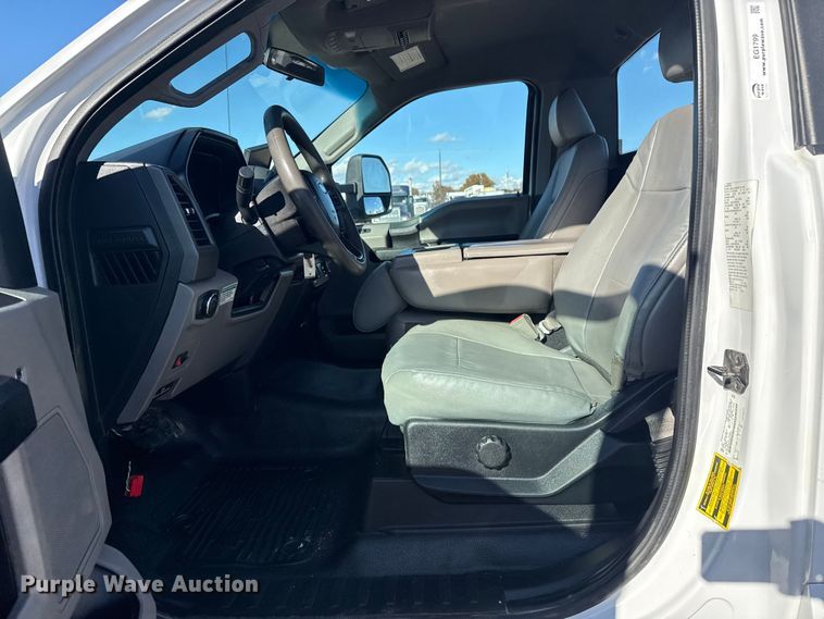 image for item EG1799 2017 Ford F550 Super Duty XL pickup truck cab and chassis