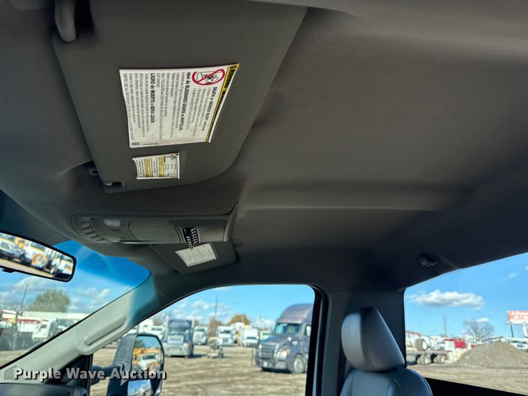 image for item EG1799 2017 Ford F550 Super Duty XL pickup truck cab and chassis