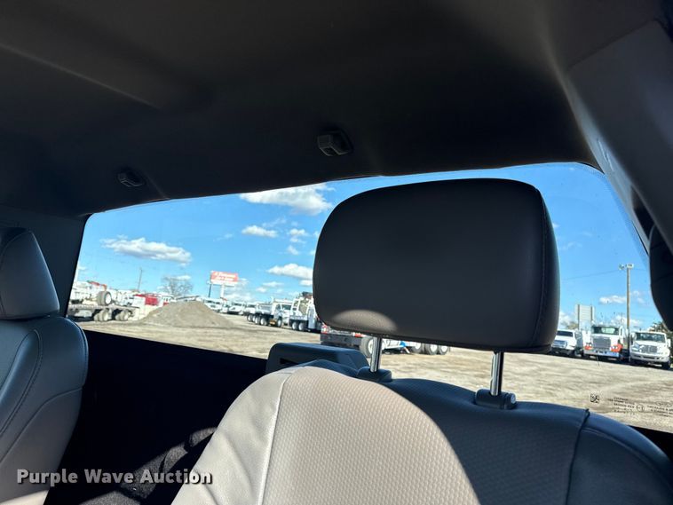 image for item EG1799 2017 Ford F550 Super Duty XL pickup truck cab and chassis