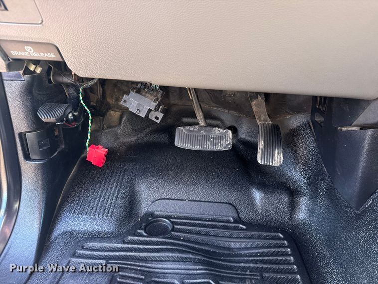 image for item EG1799 2017 Ford F550 Super Duty XL pickup truck cab and chassis