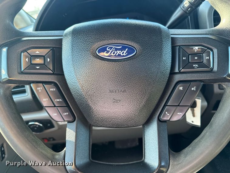 image for item EG1799 2017 Ford F550 Super Duty XL pickup truck cab and chassis