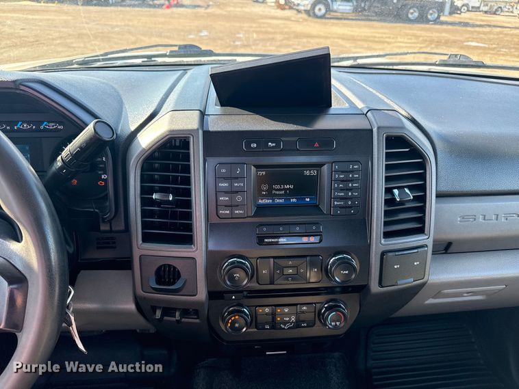 image for item EG1799 2017 Ford F550 Super Duty XL pickup truck cab and chassis