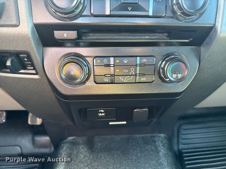 image for item EG1799 2017 Ford F550 Super Duty XL pickup truck cab and chassis