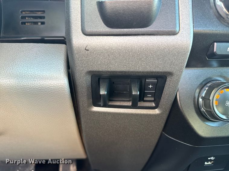 image for item EG1799 2017 Ford F550 Super Duty XL pickup truck cab and chassis