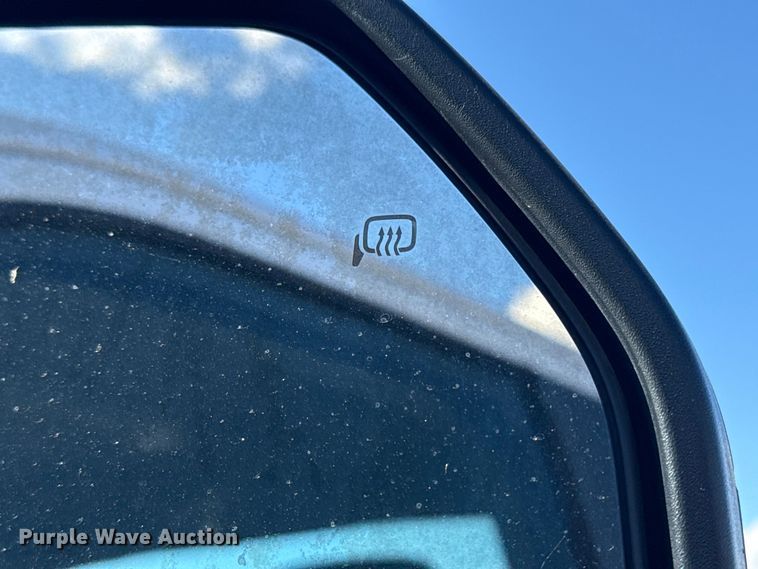 image for item EG1799 2017 Ford F550 Super Duty XL pickup truck cab and chassis