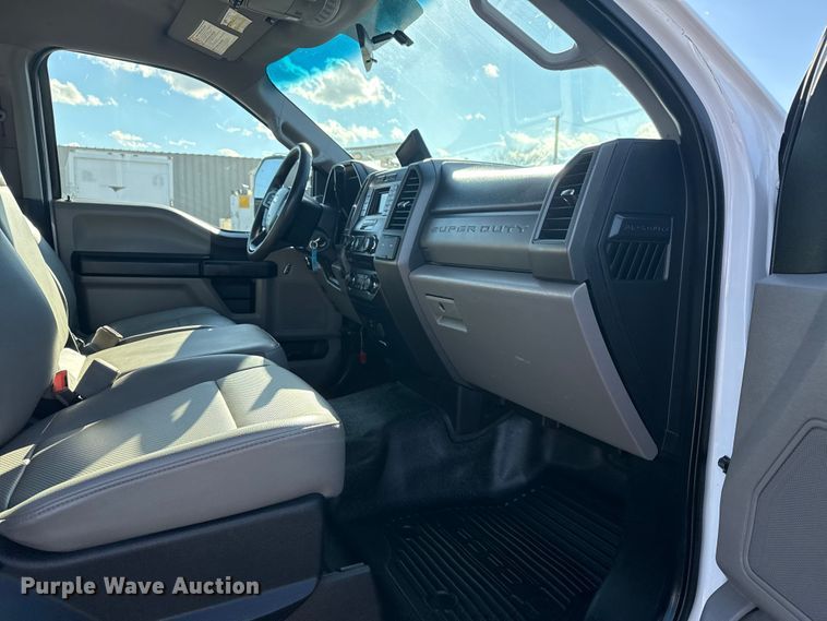 image for item EG1799 2017 Ford F550 Super Duty XL pickup truck cab and chassis