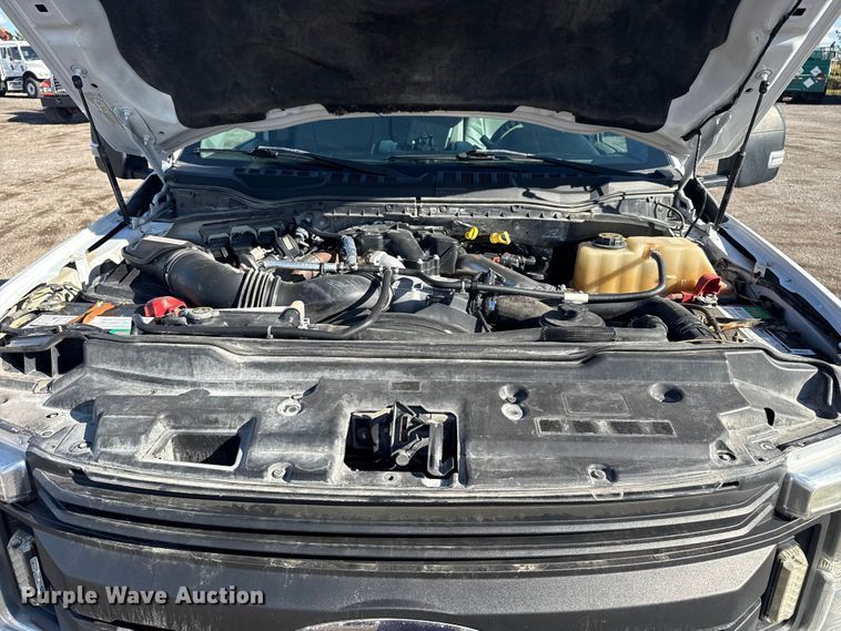 image for item EG1799 2017 Ford F550 Super Duty XL pickup truck cab and chassis