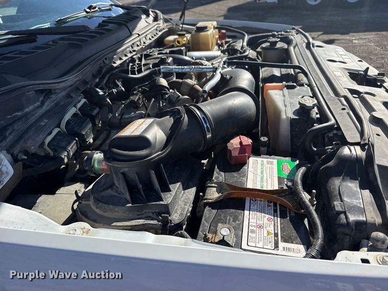 image for item EG1799 2017 Ford F550 Super Duty XL pickup truck cab and chassis