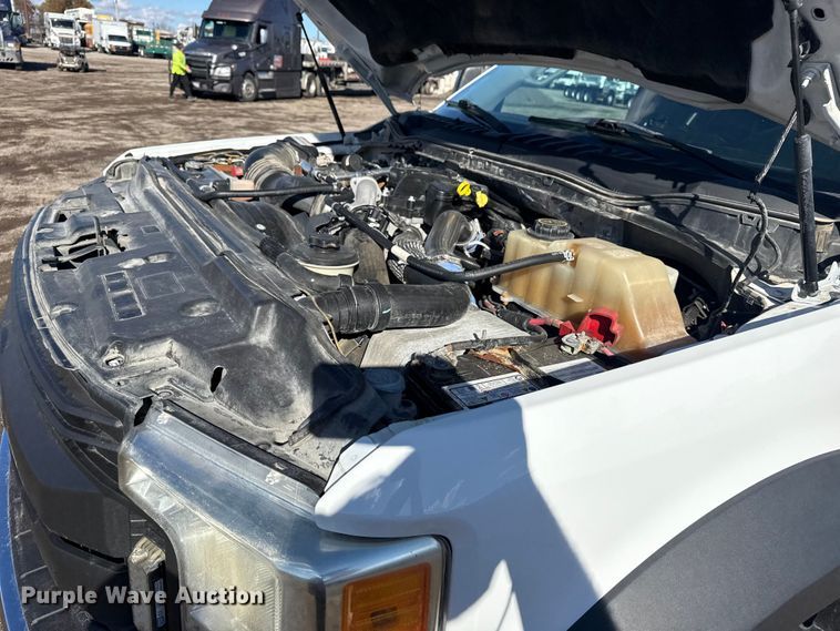 image for item EG1799 2017 Ford F550 Super Duty XL pickup truck cab and chassis